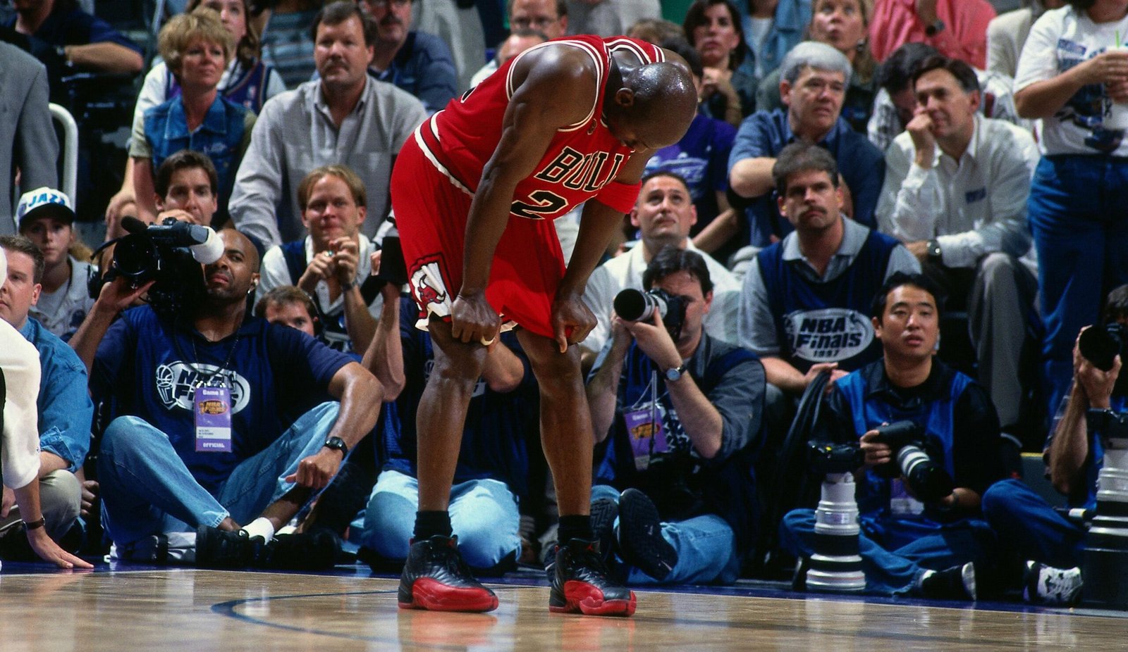 Read more about the article The Flu Game : When Michael Jordan Defied the Impossible